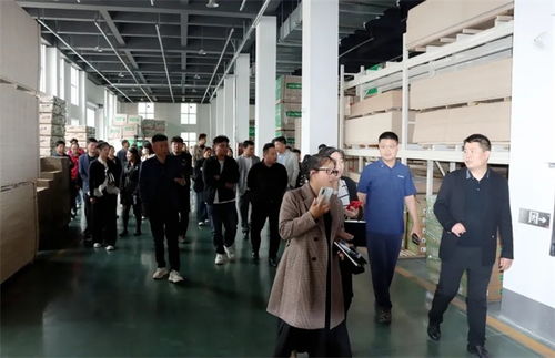 臨沂優秀定制工廠代表團蒞臨千山板材總部參觀交流，共探裝飾材料新發展